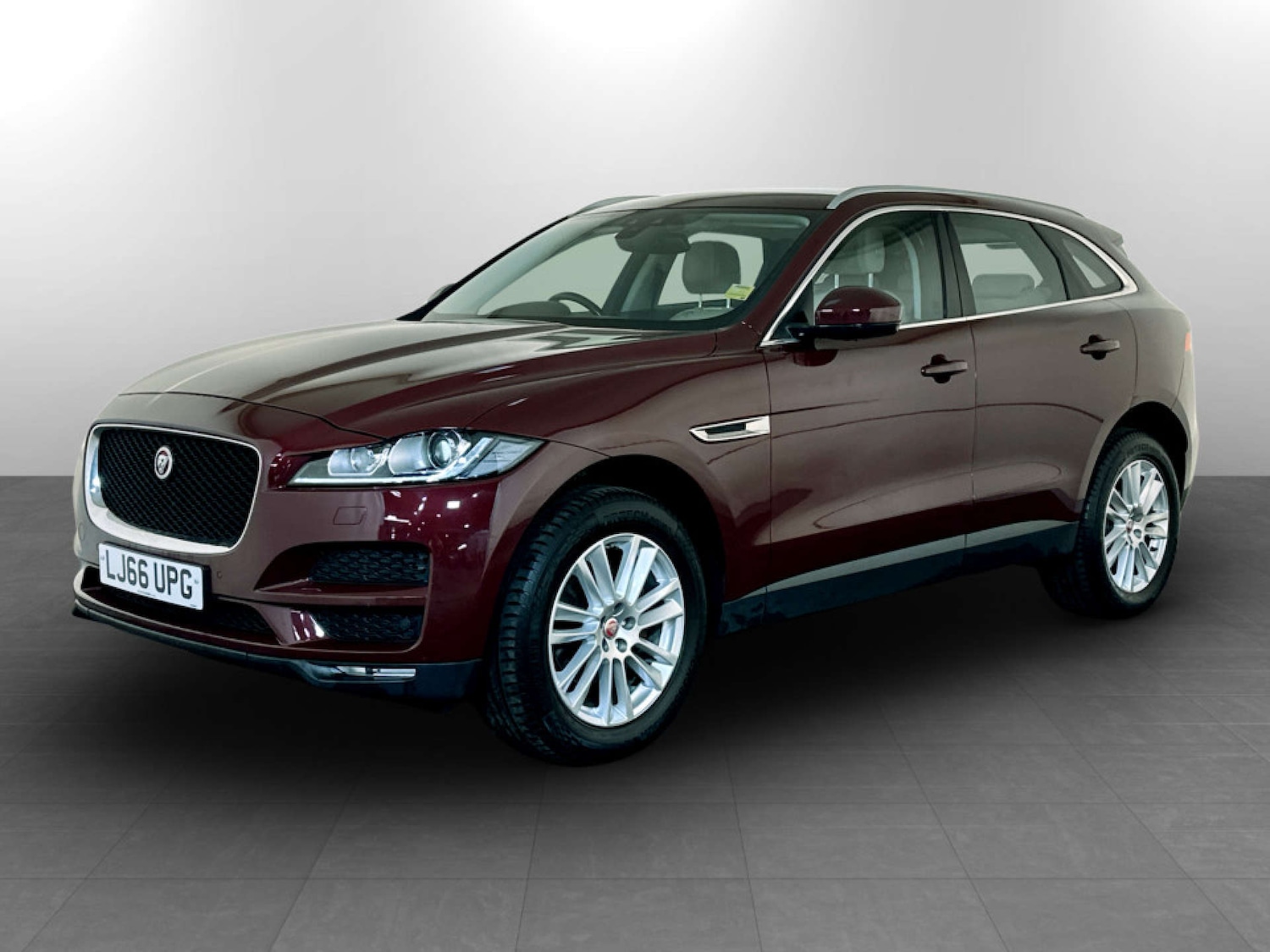 Used Jaguar F-Pace 2016 for sale - 77185139: Photo 6