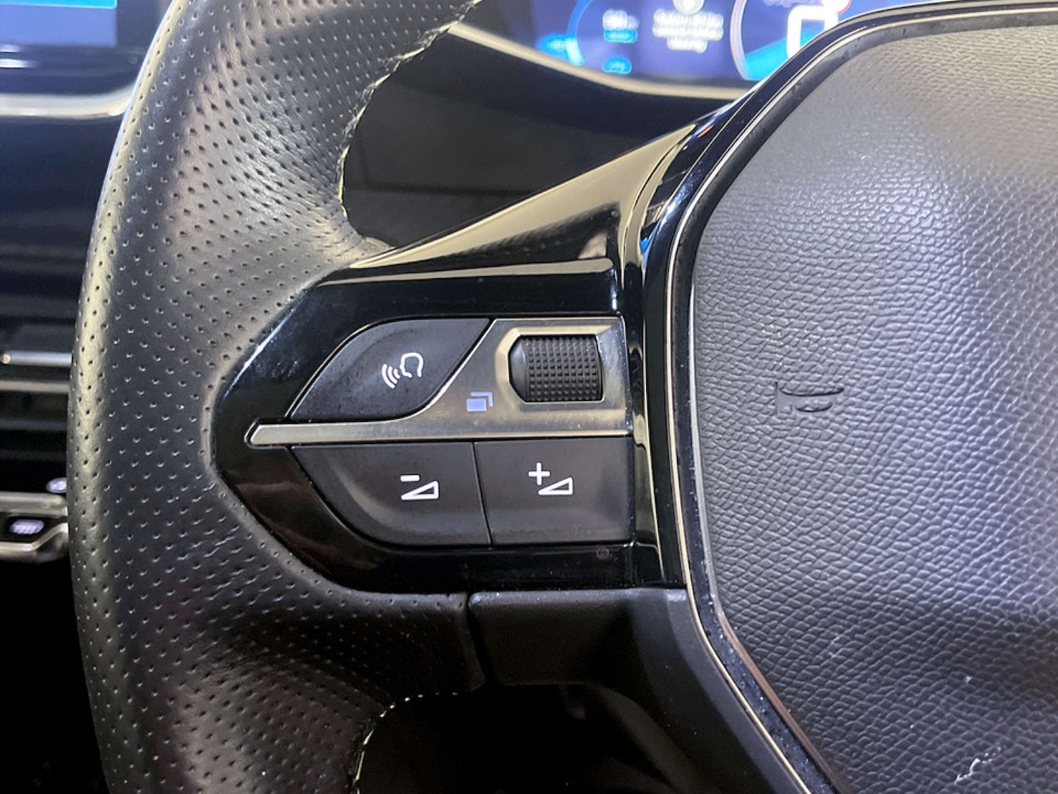 Used Peugeot 2008 2020 for sale - 77693702: Photo 17