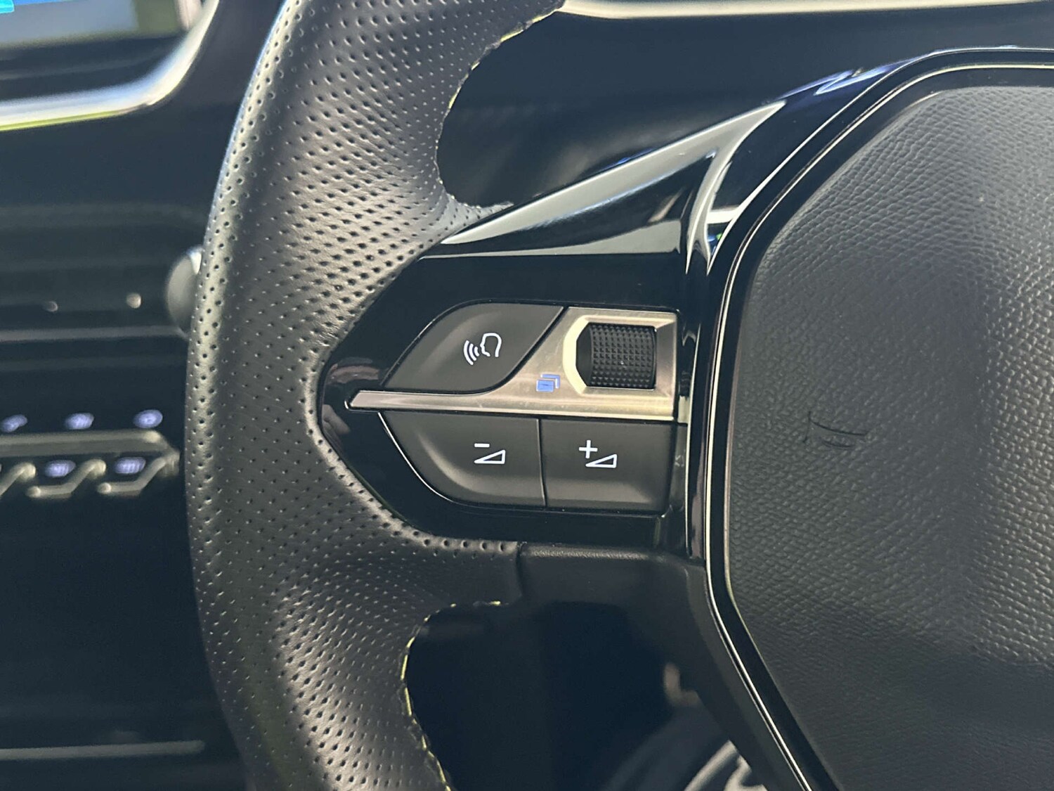 Used Peugeot 2008 2021 for sale - 77877255: Photo 18