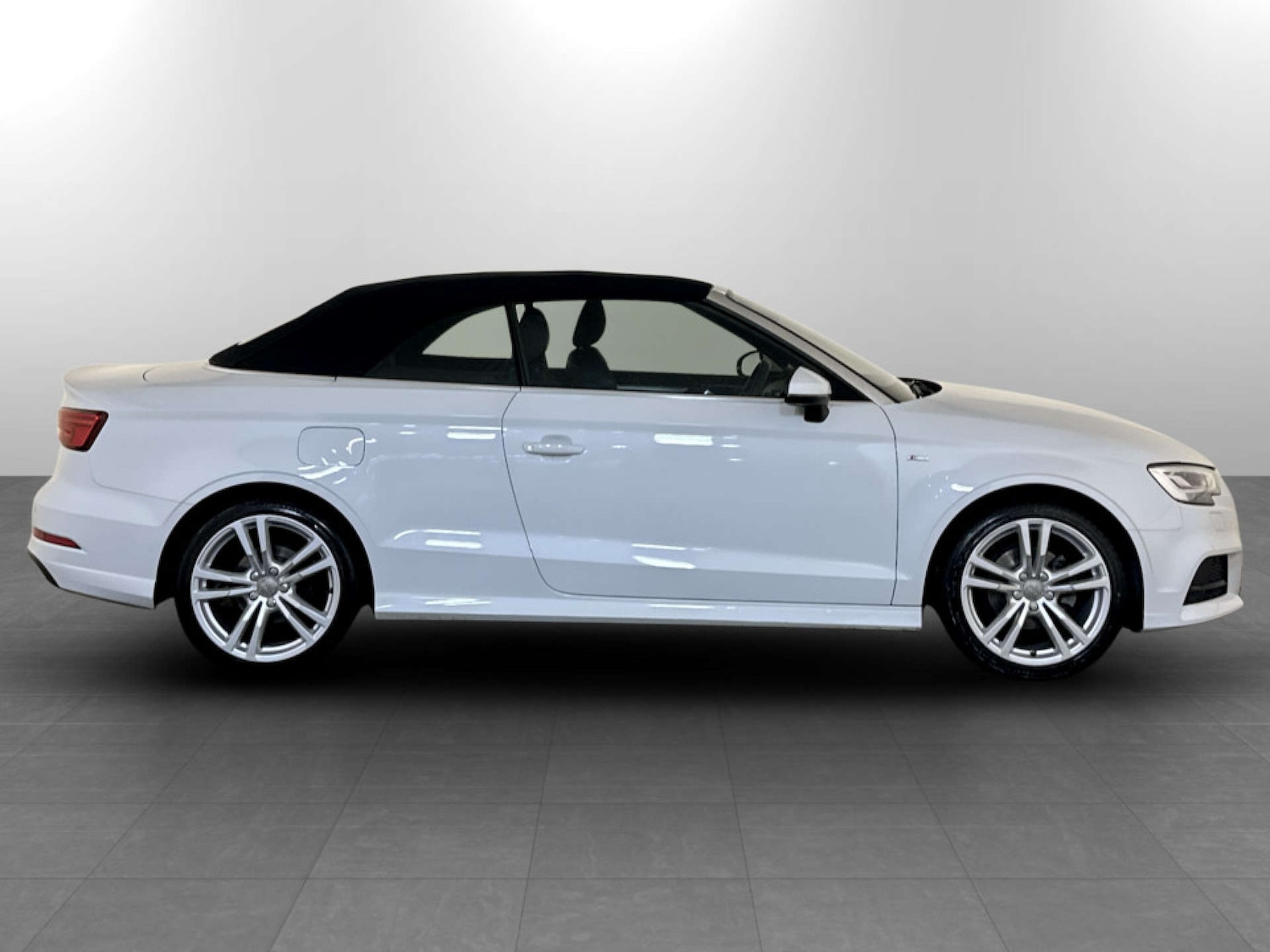 Used Audi A3 Cabriolet 2018 for sale - 77185341: Photo 11