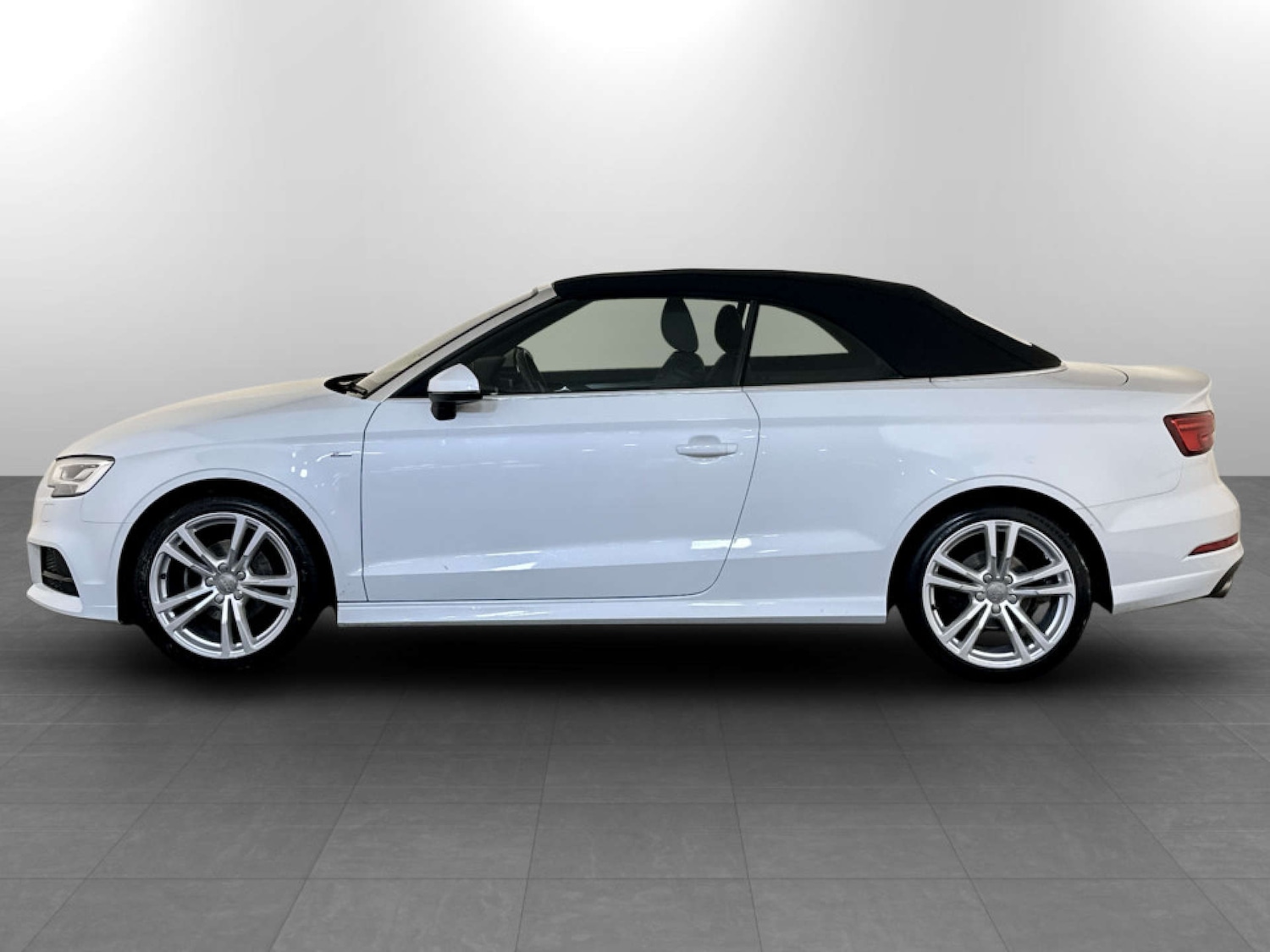 Used Audi A3 Cabriolet 2018 for sale - 77185341: Photo 7