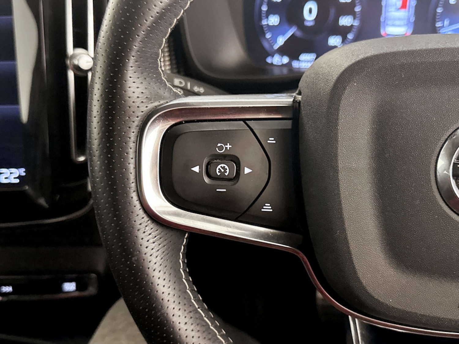 Used Volvo XC40 2021 for sale - 77184933: Photo 17