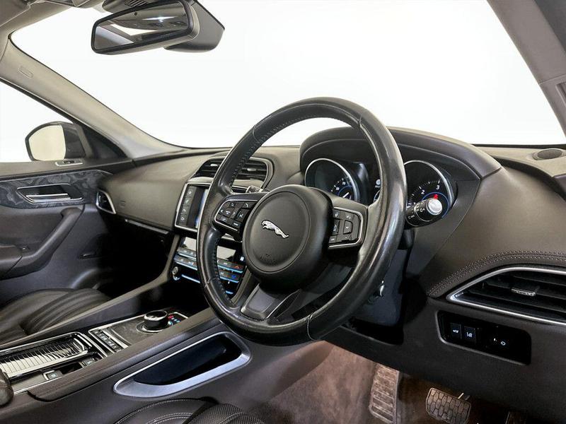 Used Jaguar F-Pace 2017 for sale - 76382307: Photo 15