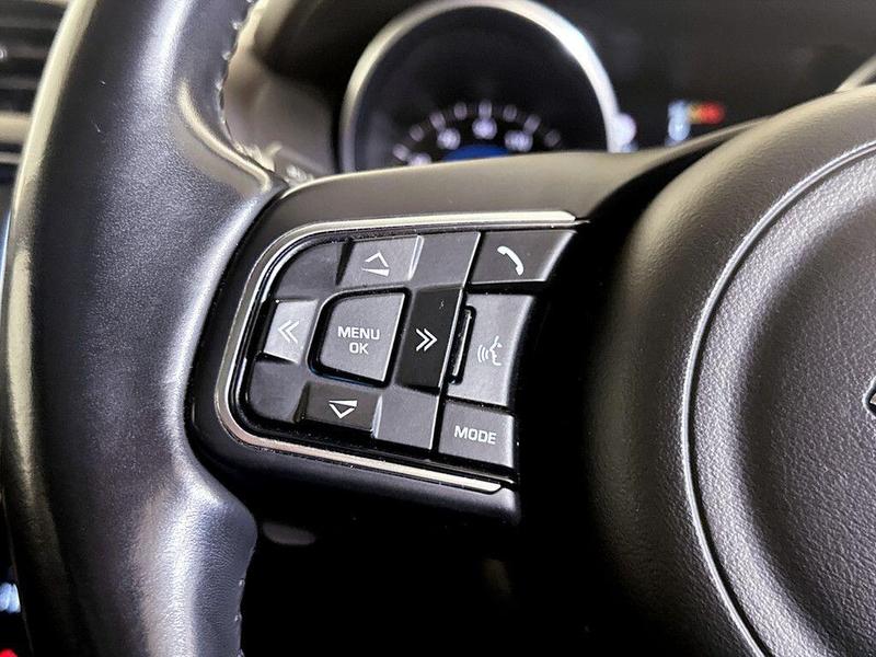Used Jaguar F-Pace 2017 for sale - 76382307: Photo 17