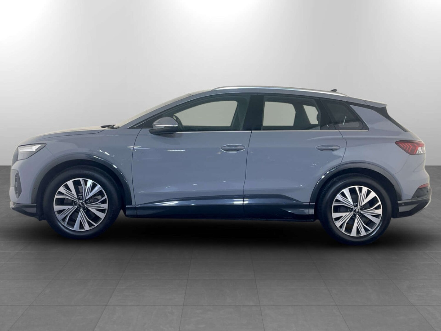 Used Audi Q4 e-tron 2023 for sale - 77872402: Photo 7