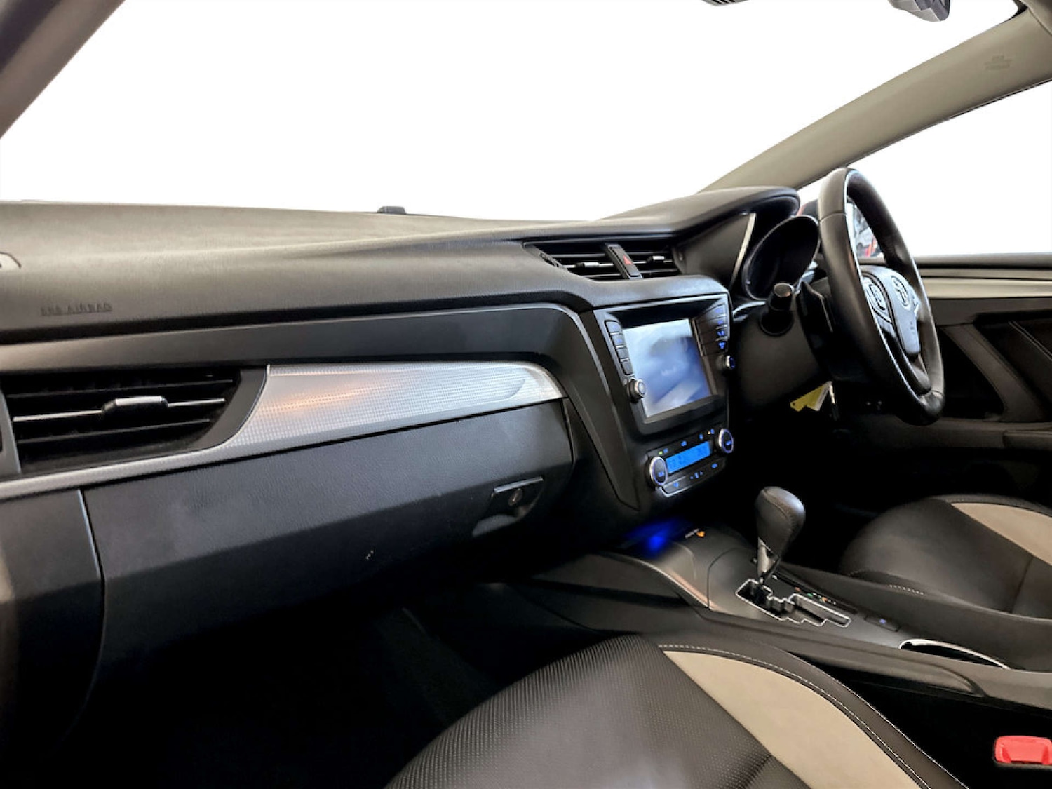 Used Toyota Avensis 2017 for sale - 77523443: Photo 12