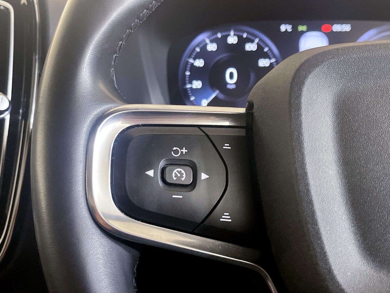 Used Volvo XC40 2022 for sale - 77529419: Photo 17