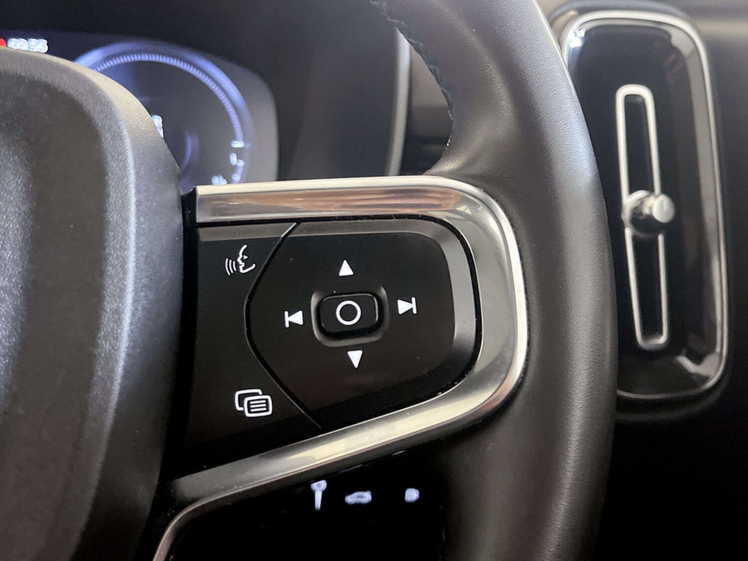 Used Volvo XC40 2022 for sale - 77529419: Photo 19