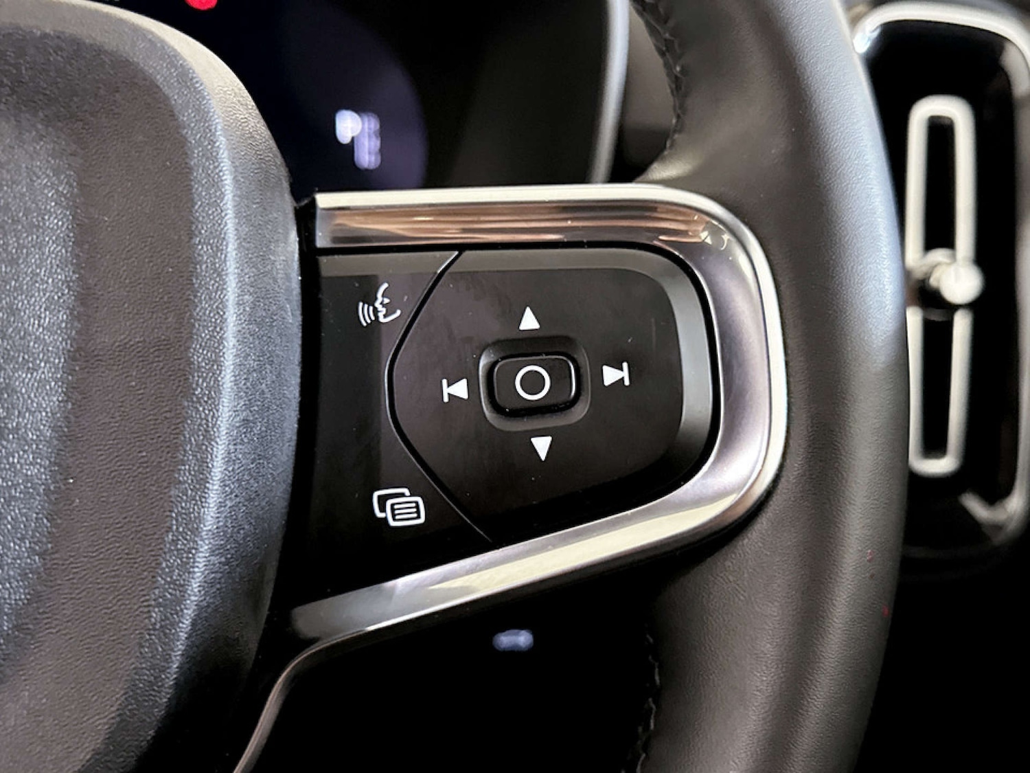 Used Volvo XC40 2023 for sale - 77249254: Photo 19