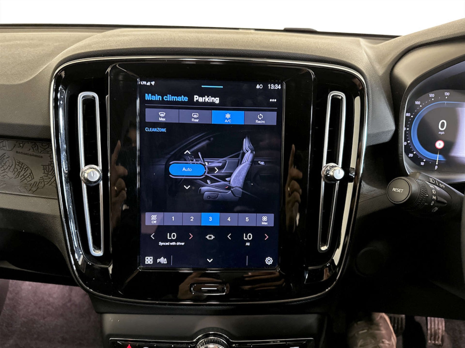 Used Volvo XC40 2023 for sale - 77249254: Photo 22