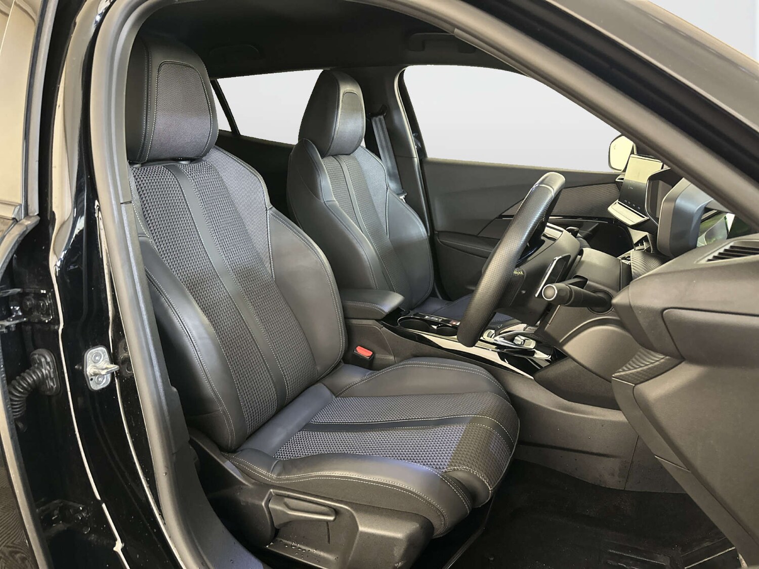 Used Peugeot 2008 2022 for sale - 77877250: Photo 13