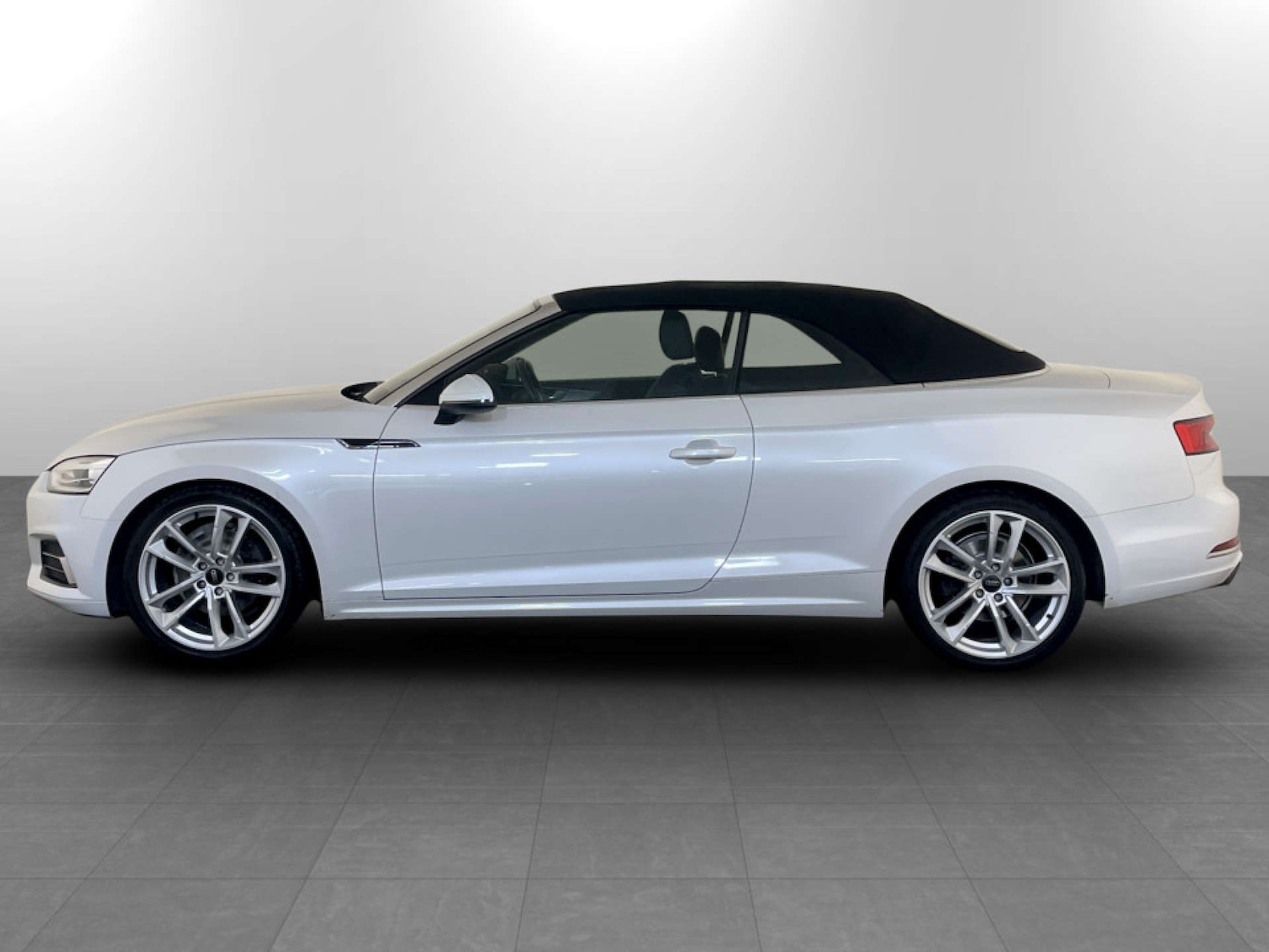 Used Audi A5 Cabriolet 2018 for sale - 77185258: Photo 7