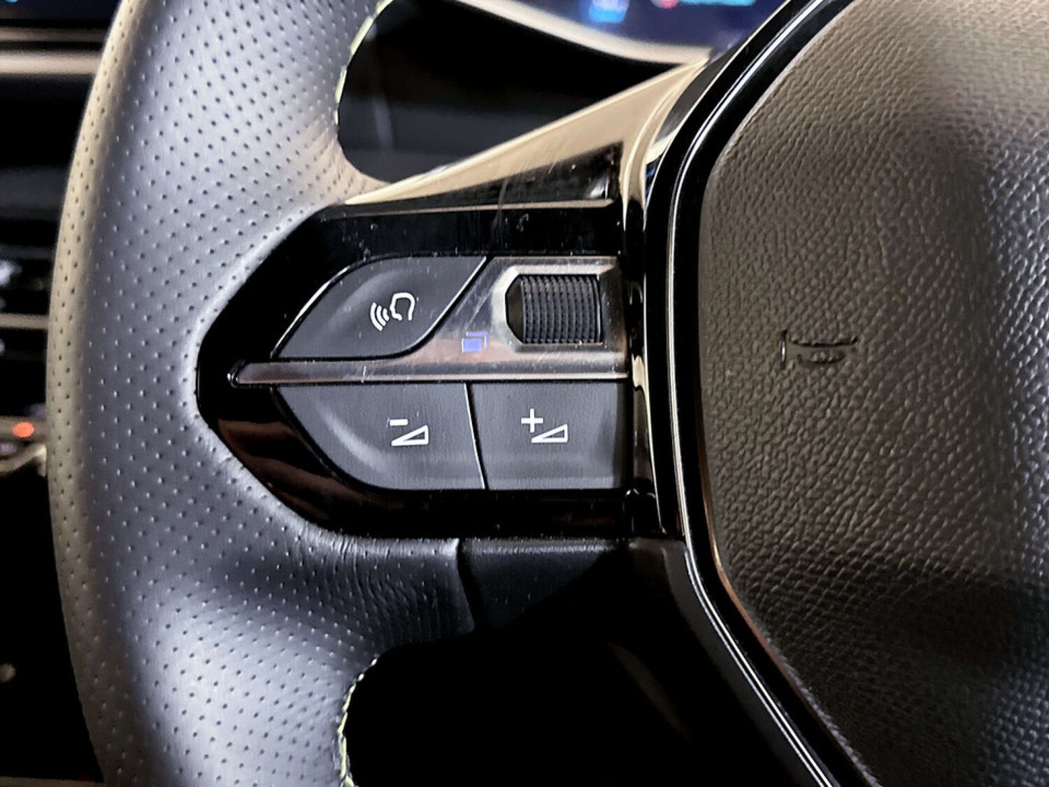 Used Peugeot 208 2023 for sale - 77609459: Photo 17