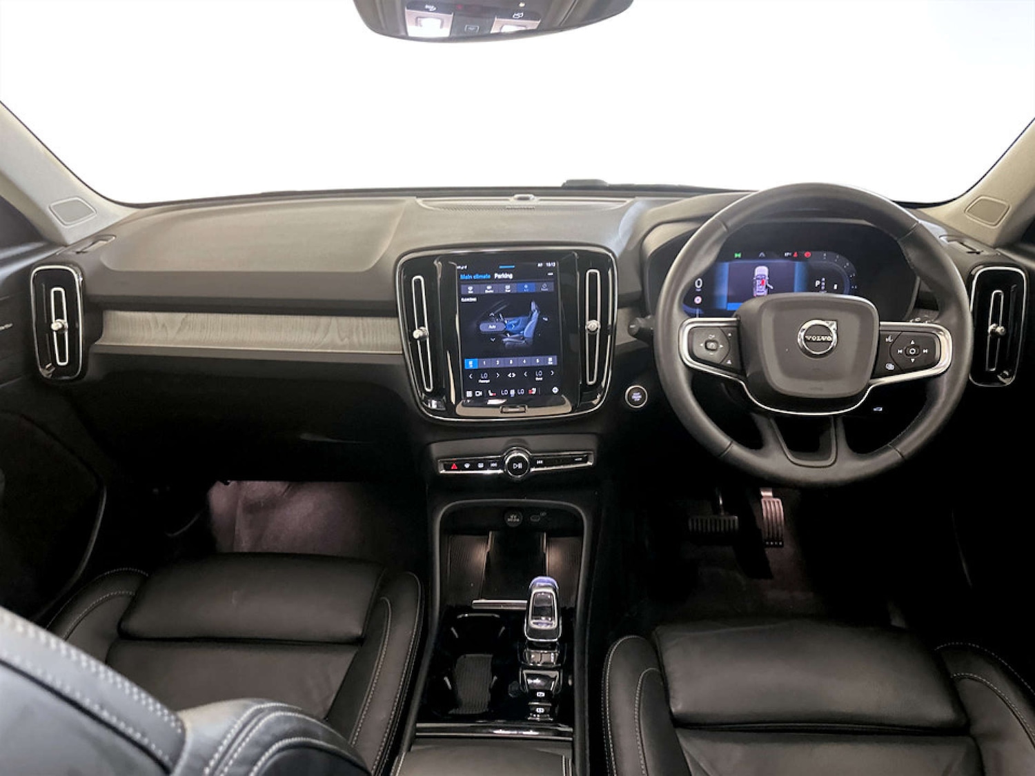 Used Volvo XC40 2023 for sale - 77185018: Photo 3