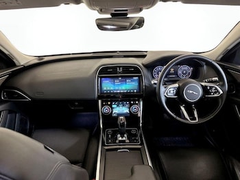 Used Jaguar XE 2020 for sale - 75712116: Photo