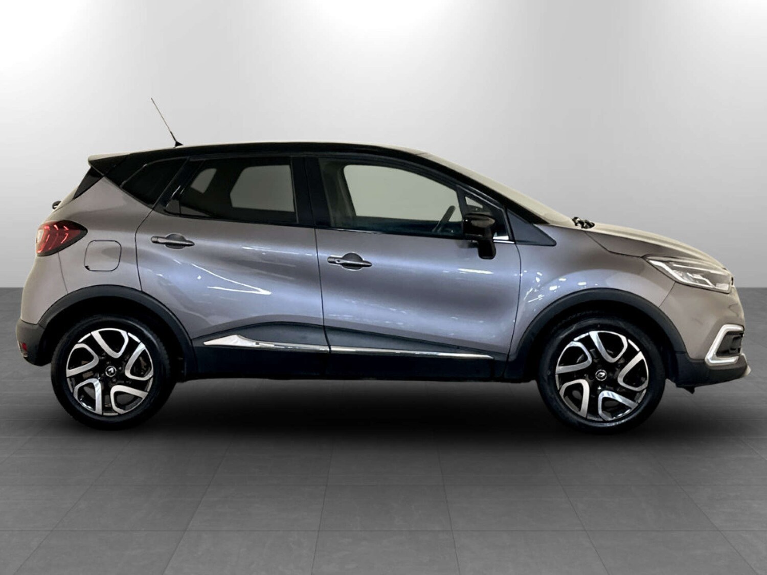 Used Renault Captur 2017 for sale - 77355509: Photo 11