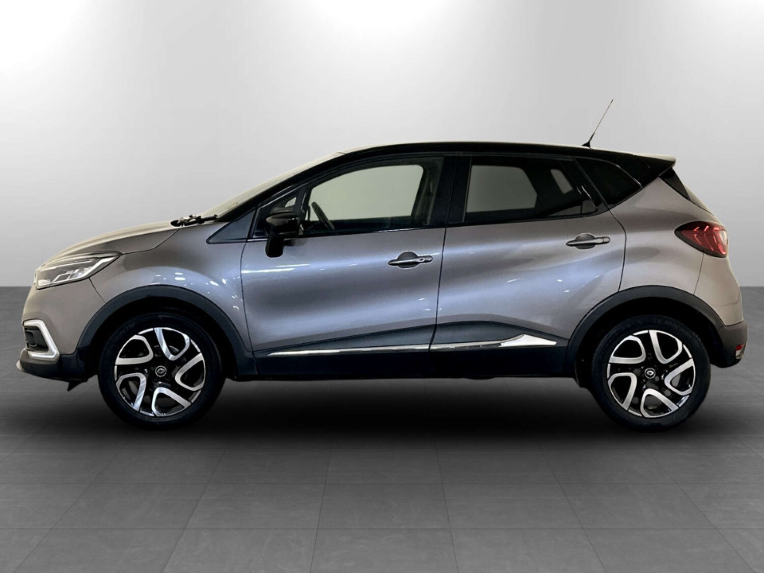 Used Renault Captur 2017 for sale - 77355509: Photo 7