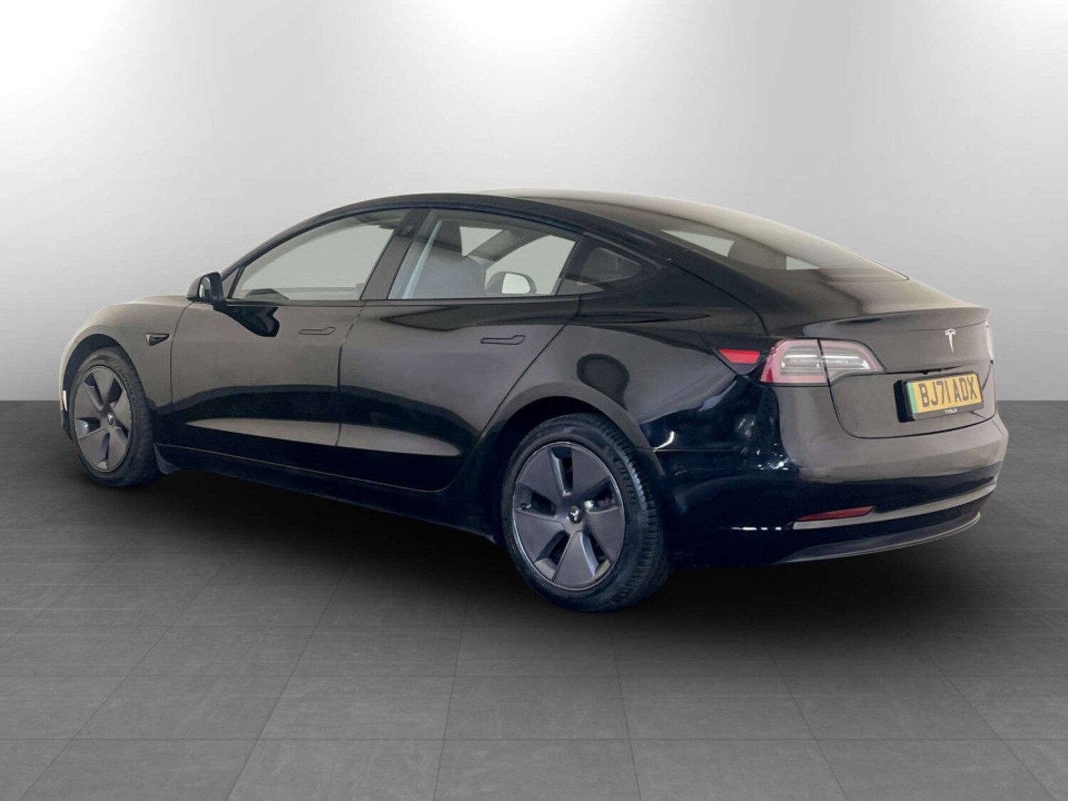 Used Tesla Model 3 2021 for sale - 77690675: Photo 8