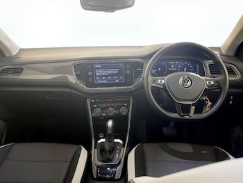 Used Volkswagen T-Roc 2022 for sale - 76882799: Photo