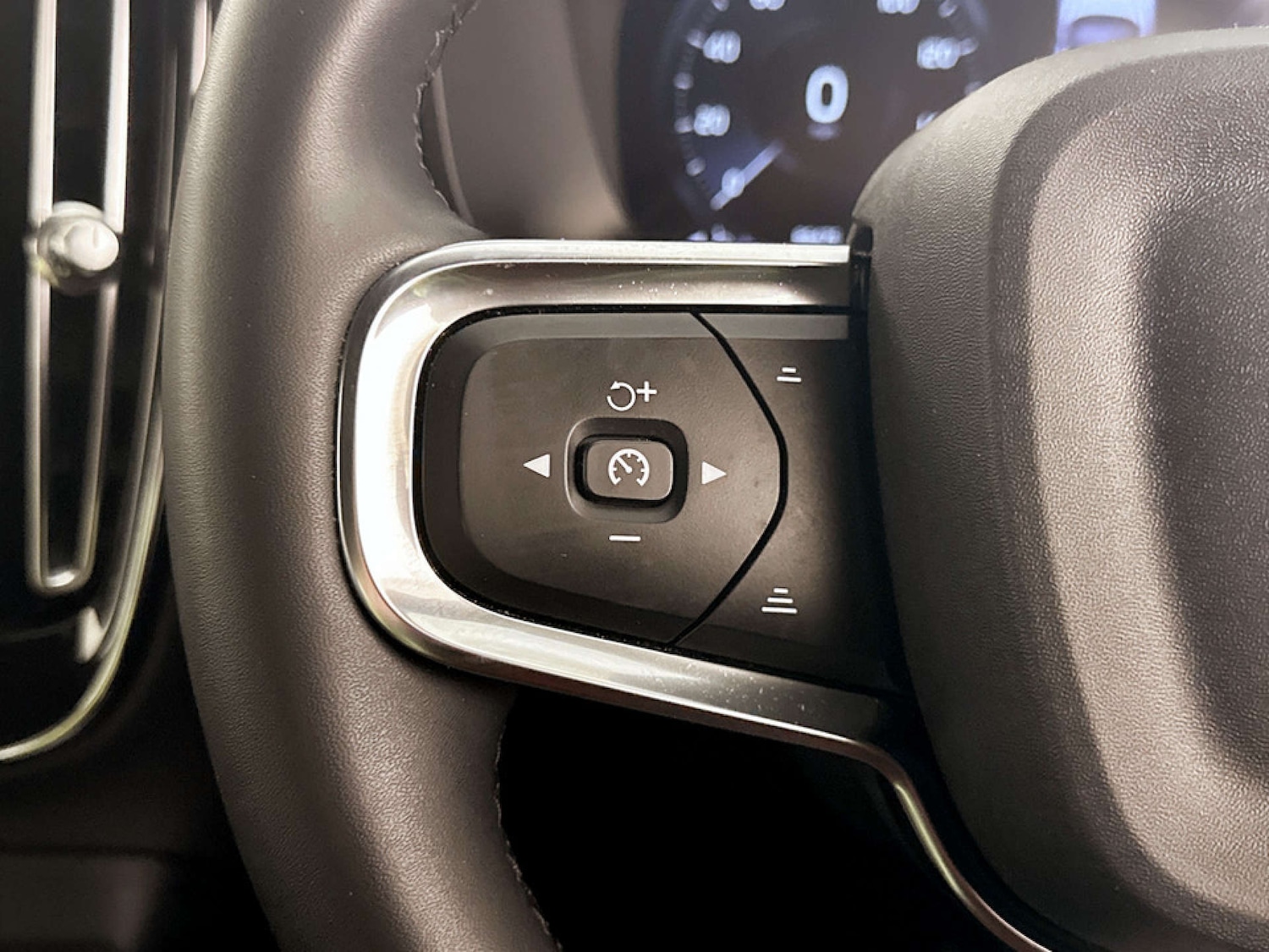 Used Volvo XC40 2022 for sale - 77249259: Photo 17