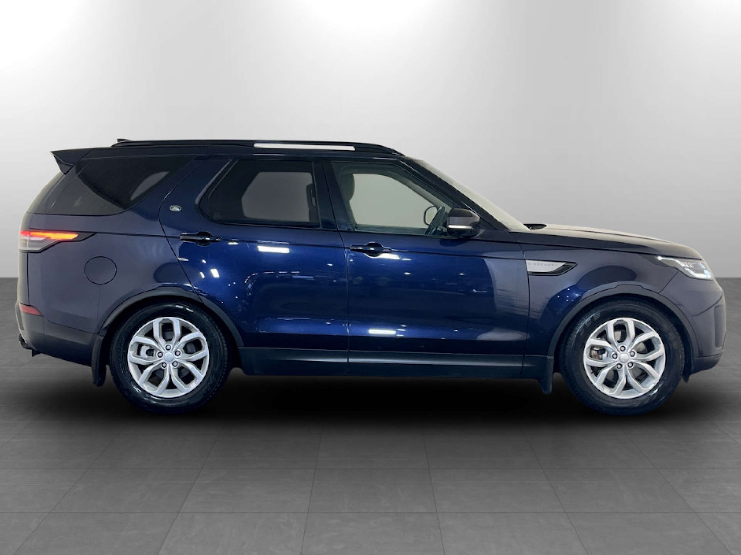 Used Land Rover Discovery 2018 for sale - 77380677: Photo 11