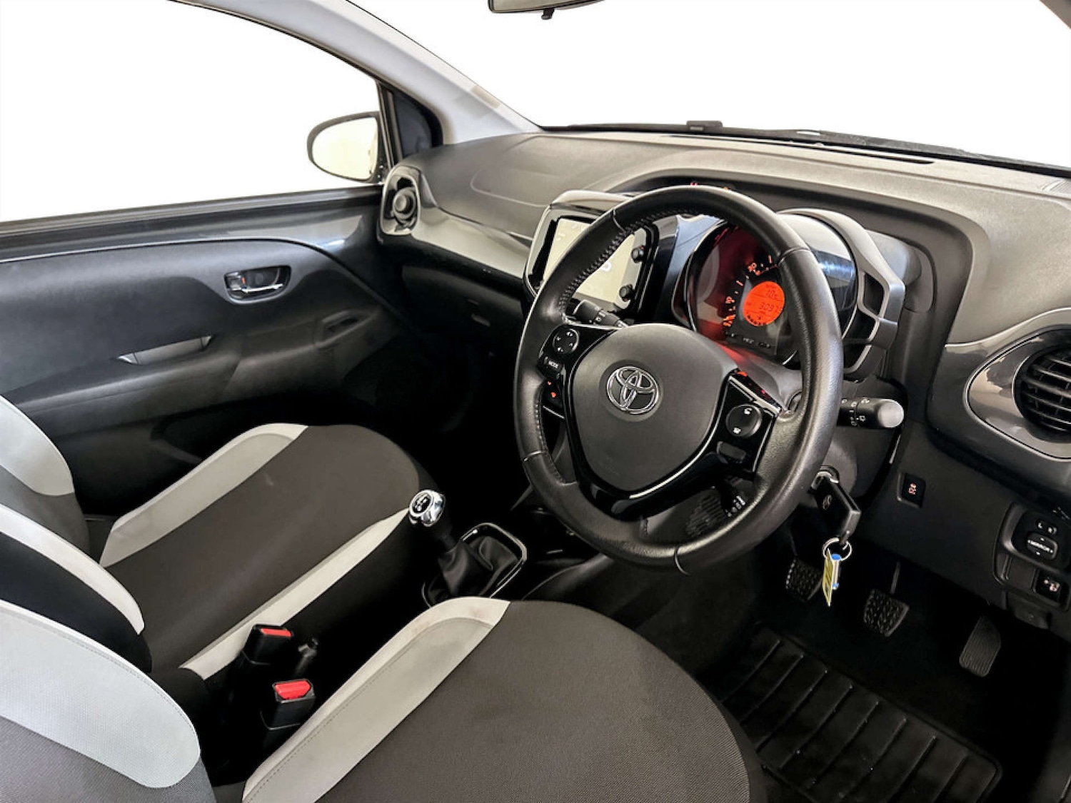Used Toyota AYGO 2017 for sale - 77780909: Photo 16