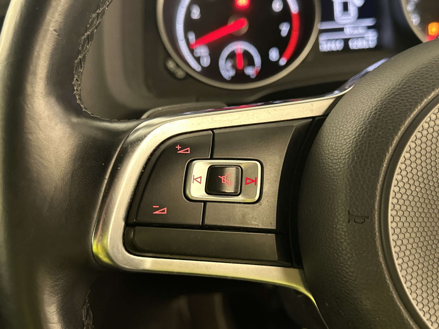 Used Volkswagen Scirocco 2018 for sale - 77990064: Photo 17