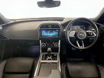 Used Jaguar XE  for sale - 75912709: Photo