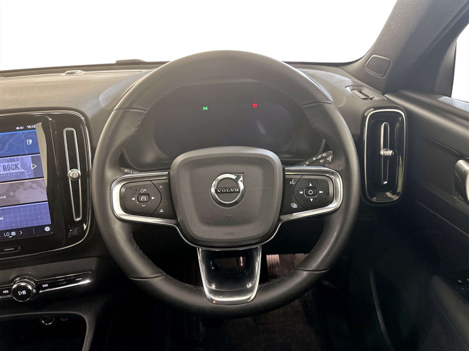 Used Volvo XC40 2022 for sale - 77409016: Photo 16