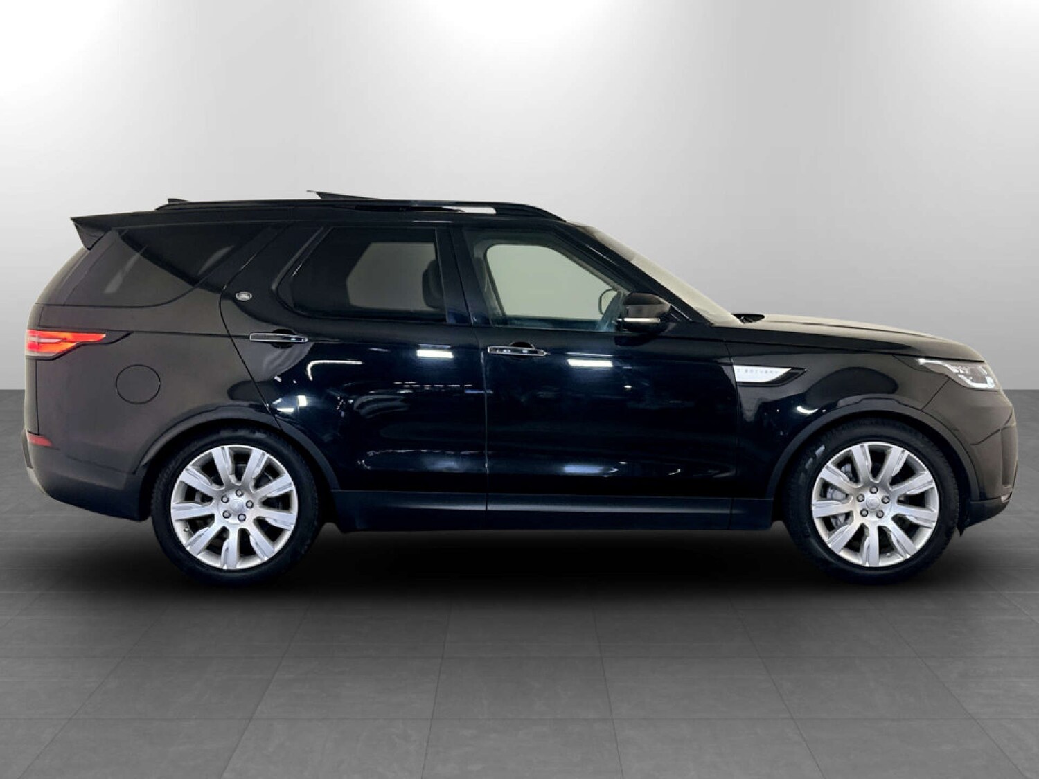 Used Land Rover Discovery 2018 for sale - 77590612: Photo 11