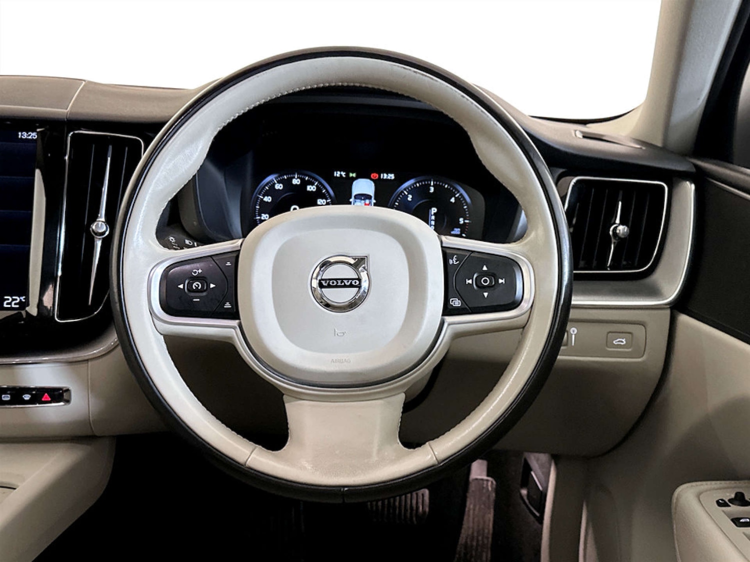 Used Volvo XC60 2018 for sale - 77523111: Photo 17