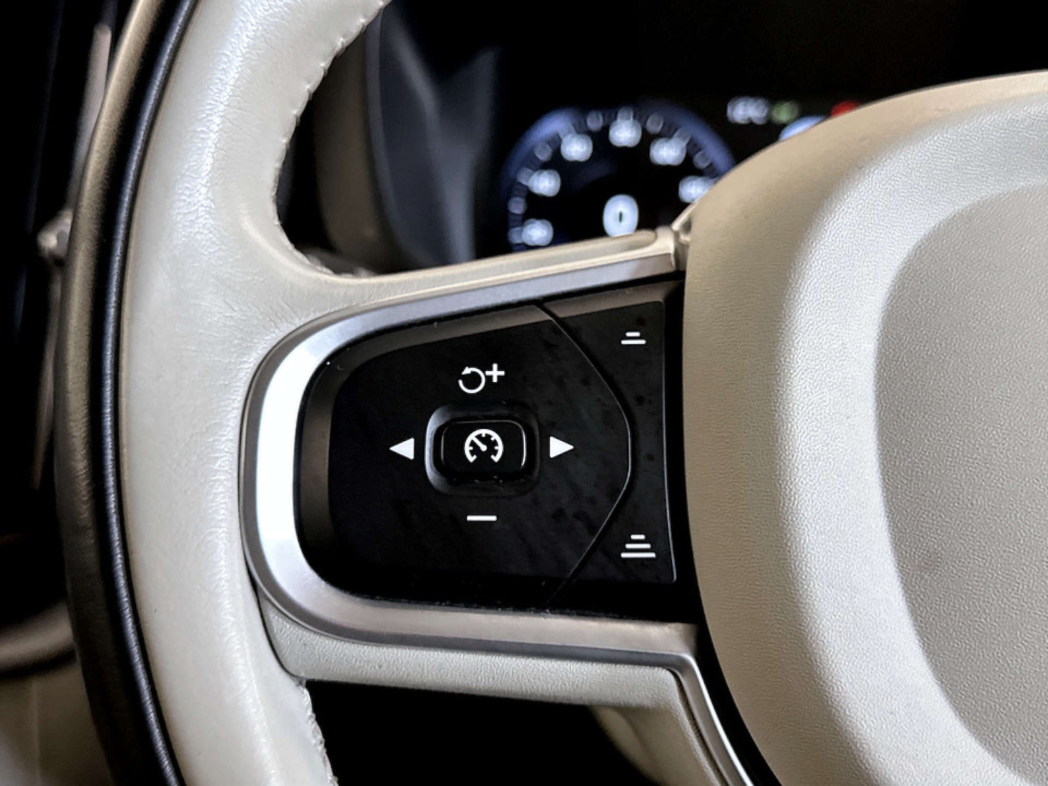 Used Volvo XC60 2018 for sale - 77523111: Photo 18