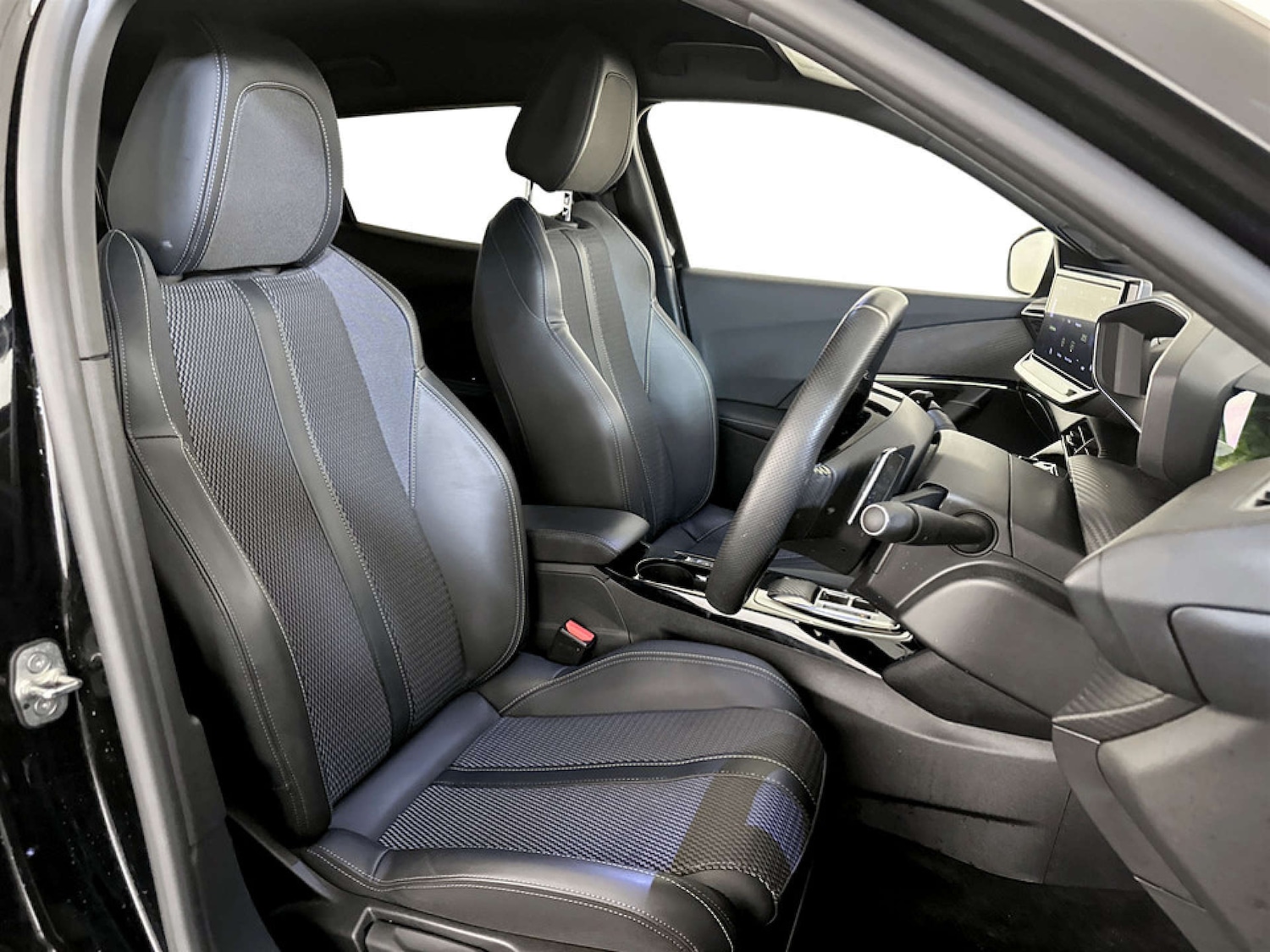 Used Peugeot 2008 2023 for sale - 77276701: Photo 13