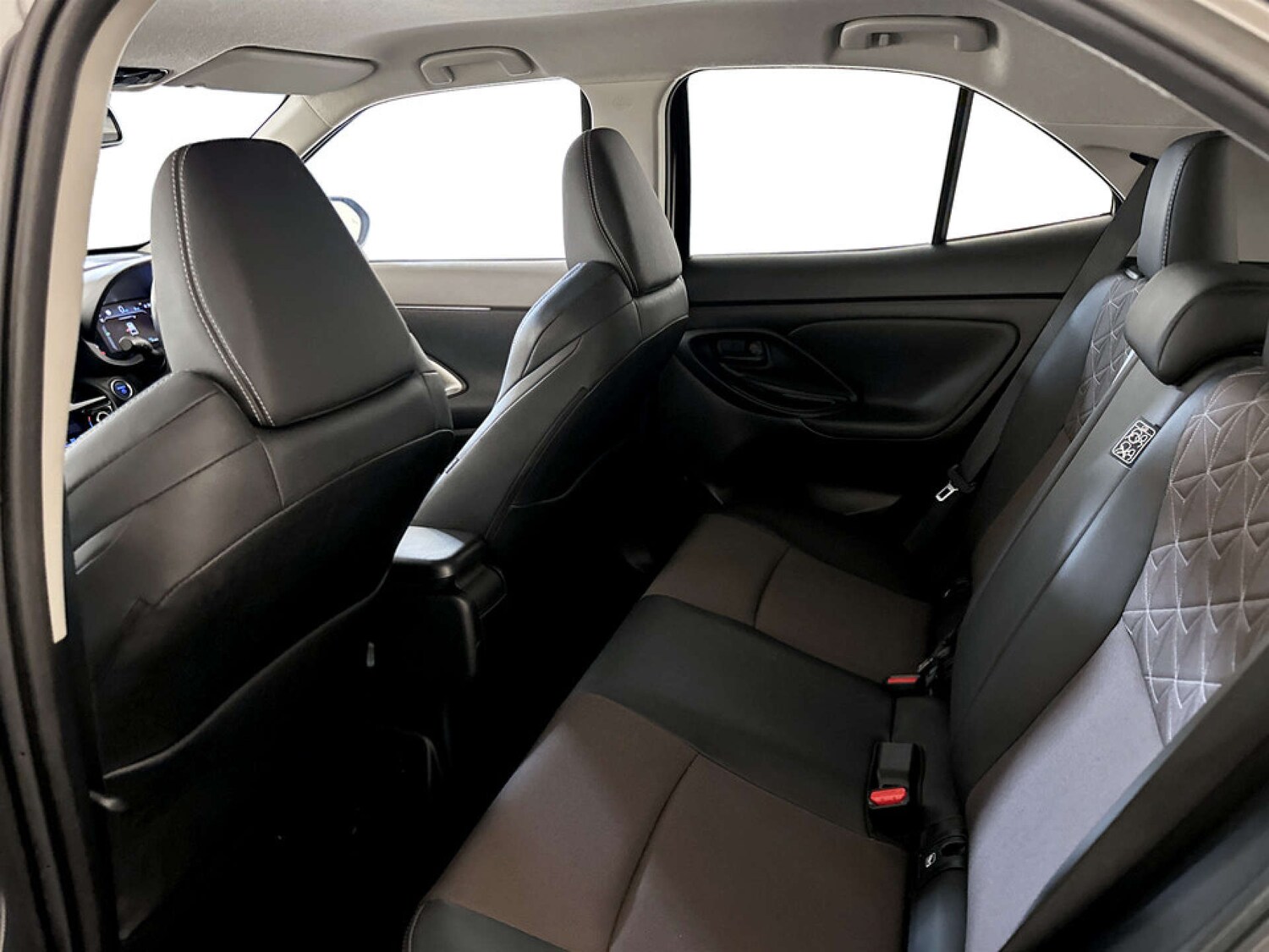 Used Toyota Yaris Cross 2023 for sale - 77581161: Photo 14