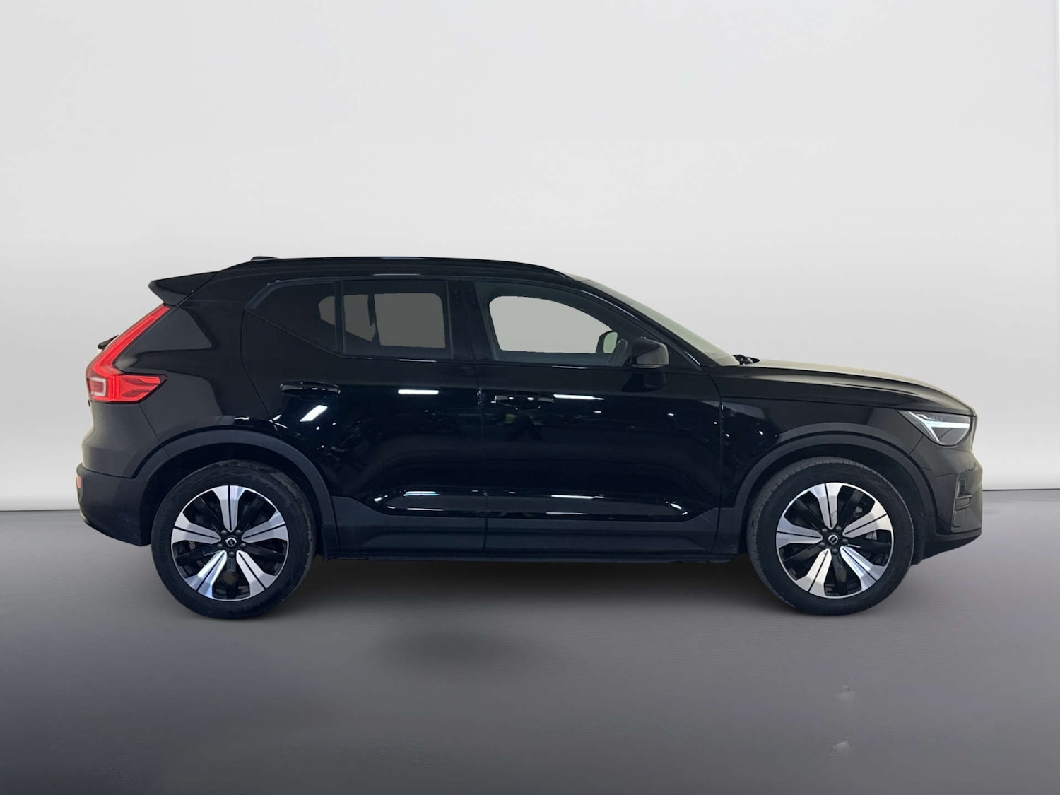 Used Volvo XC40 2023 for sale - 77945408: Photo 11