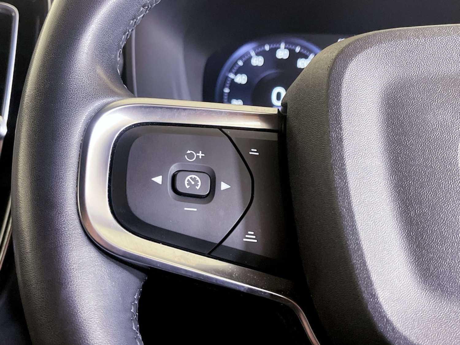 Used Volvo XC40 2021 for sale - 77185103: Photo 17