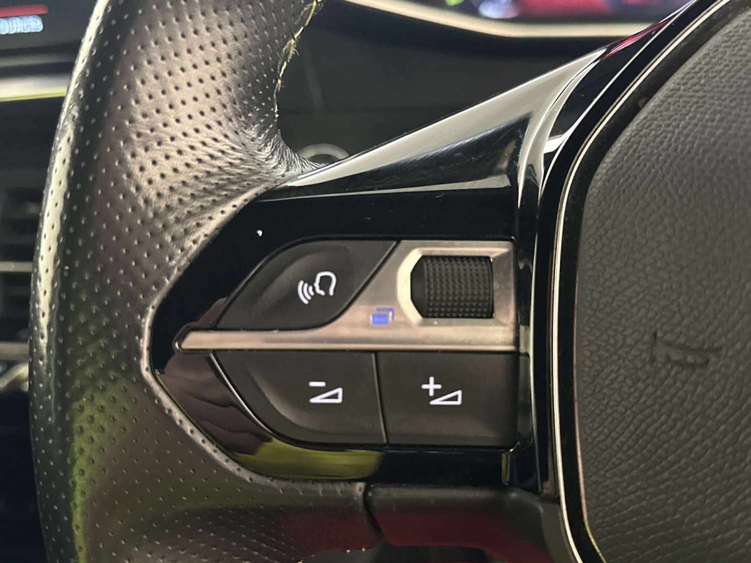 Used Peugeot 2008 2021 for sale - 77998586: Photo 17