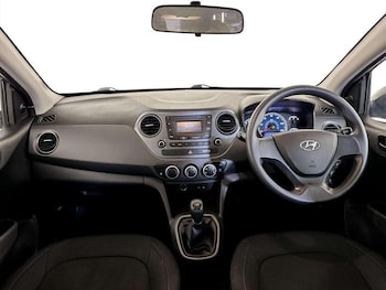 Used Hyundai i10 2018 for sale - 77055890: Photo