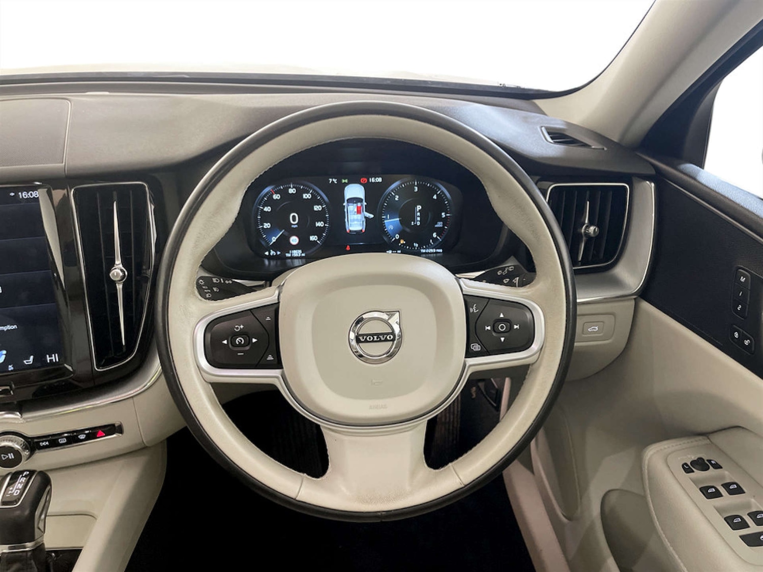 Used Volvo XC60 2018 for sale - 77609471: Photo 17