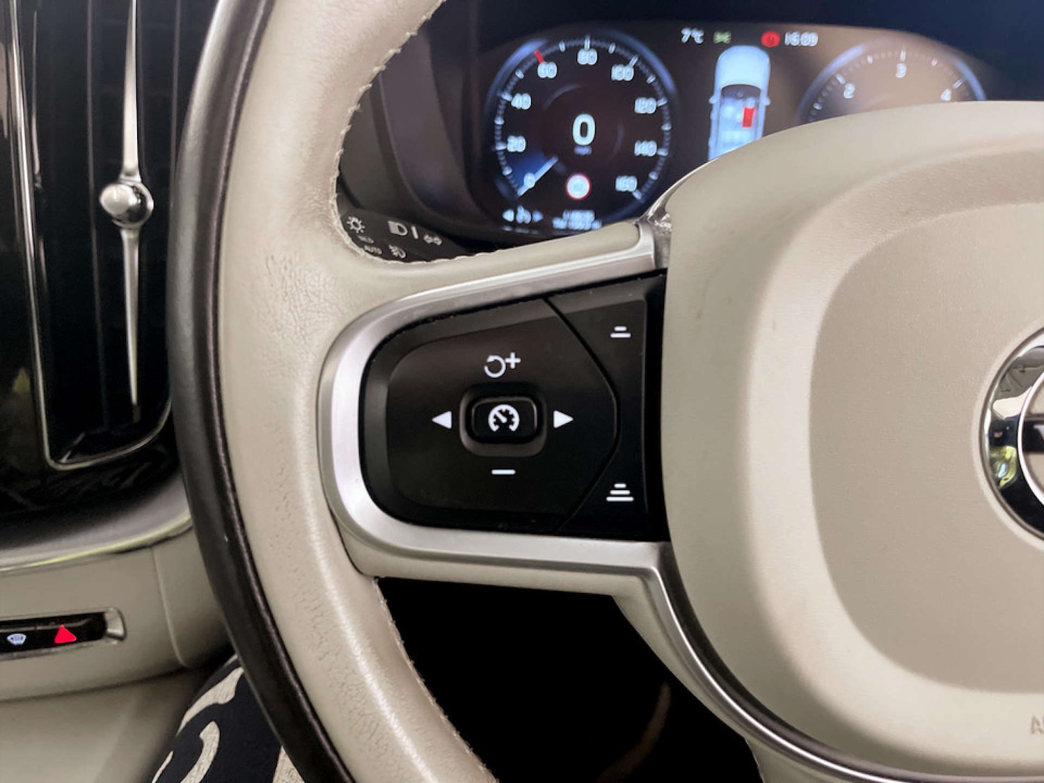 Used Volvo XC60 2018 for sale - 77609471: Photo 18