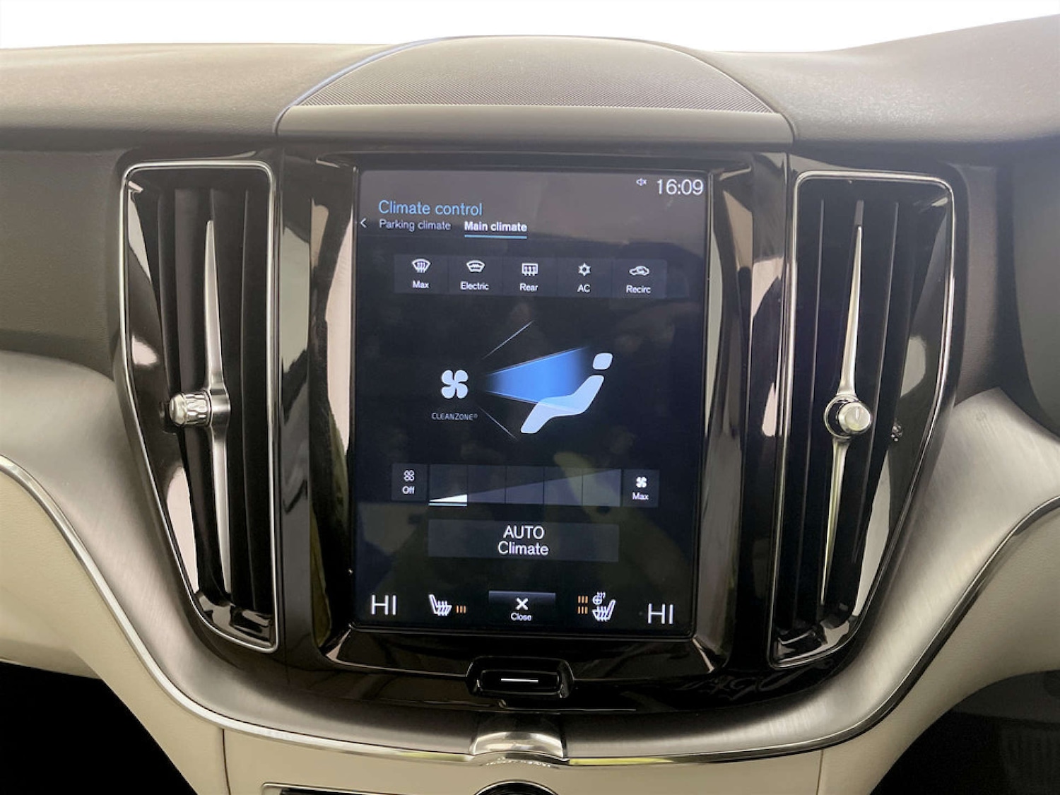 Used Volvo XC60 2018 for sale - 77609471: Photo 25