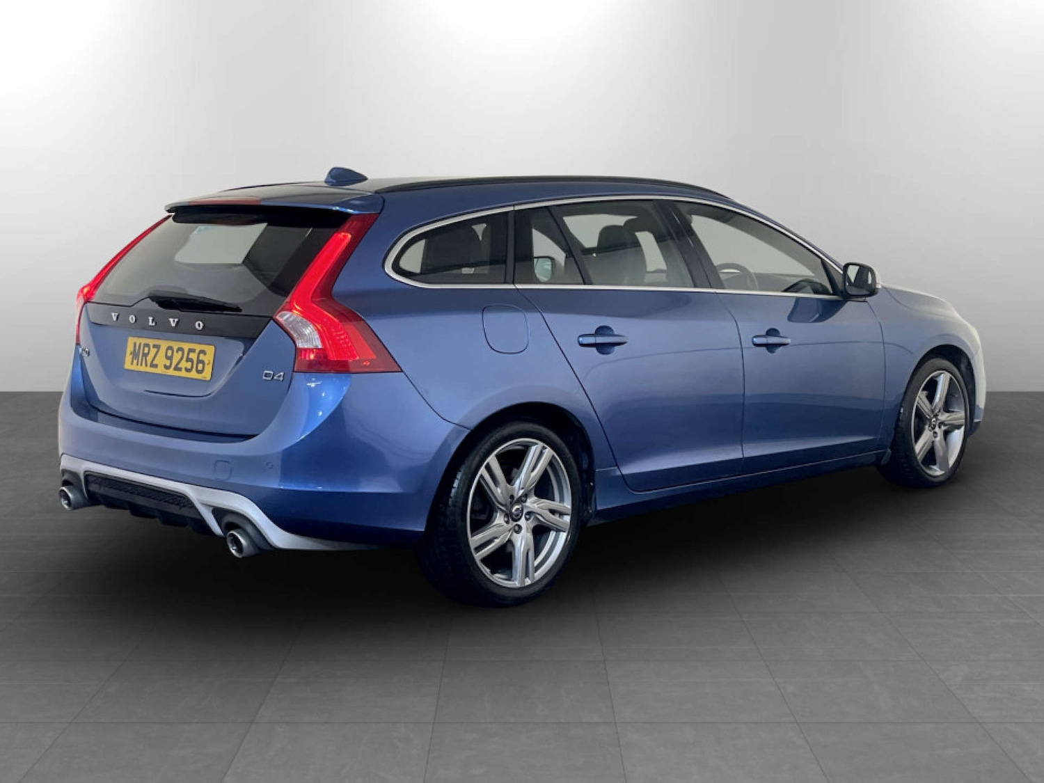 Used Volvo V60 2017 for sale - 77621933: Photo 10