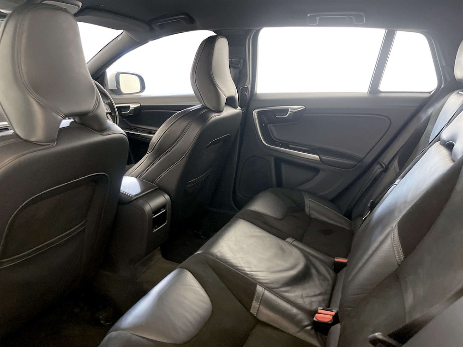 Used Volvo V60 2017 for sale - 77621933: Photo 14