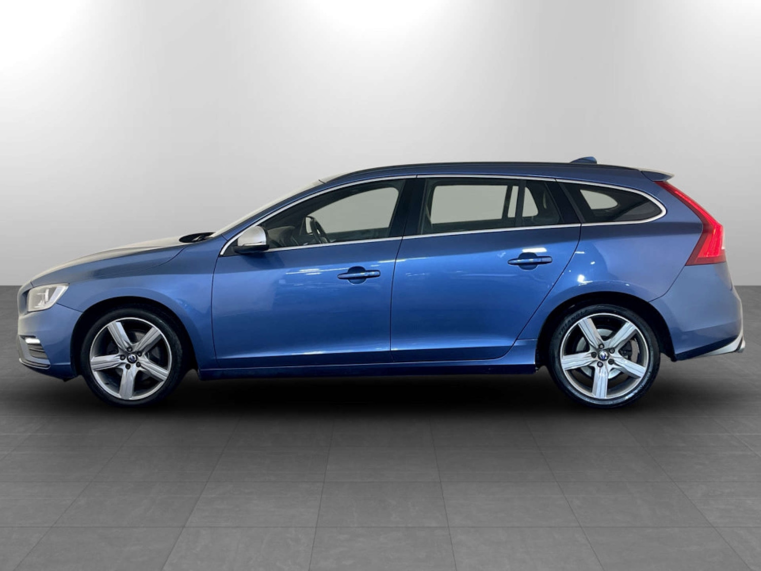 Used Volvo V60 2017 for sale - 77621933: Photo 7