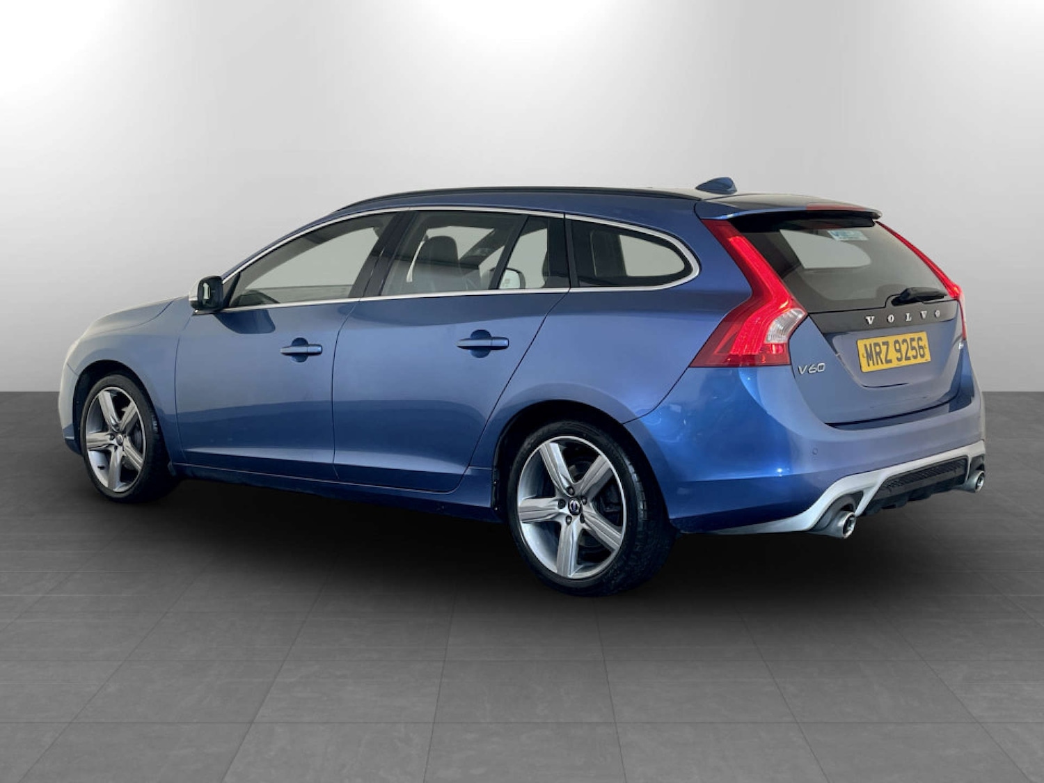 Used Volvo V60 2017 for sale - 77621933: Photo 8