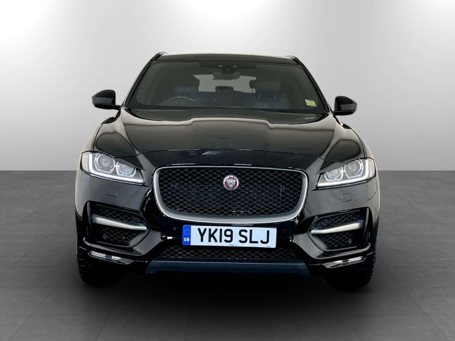 Used Jaguar F-Pace 2019 for sale - 77185216: Photo 5