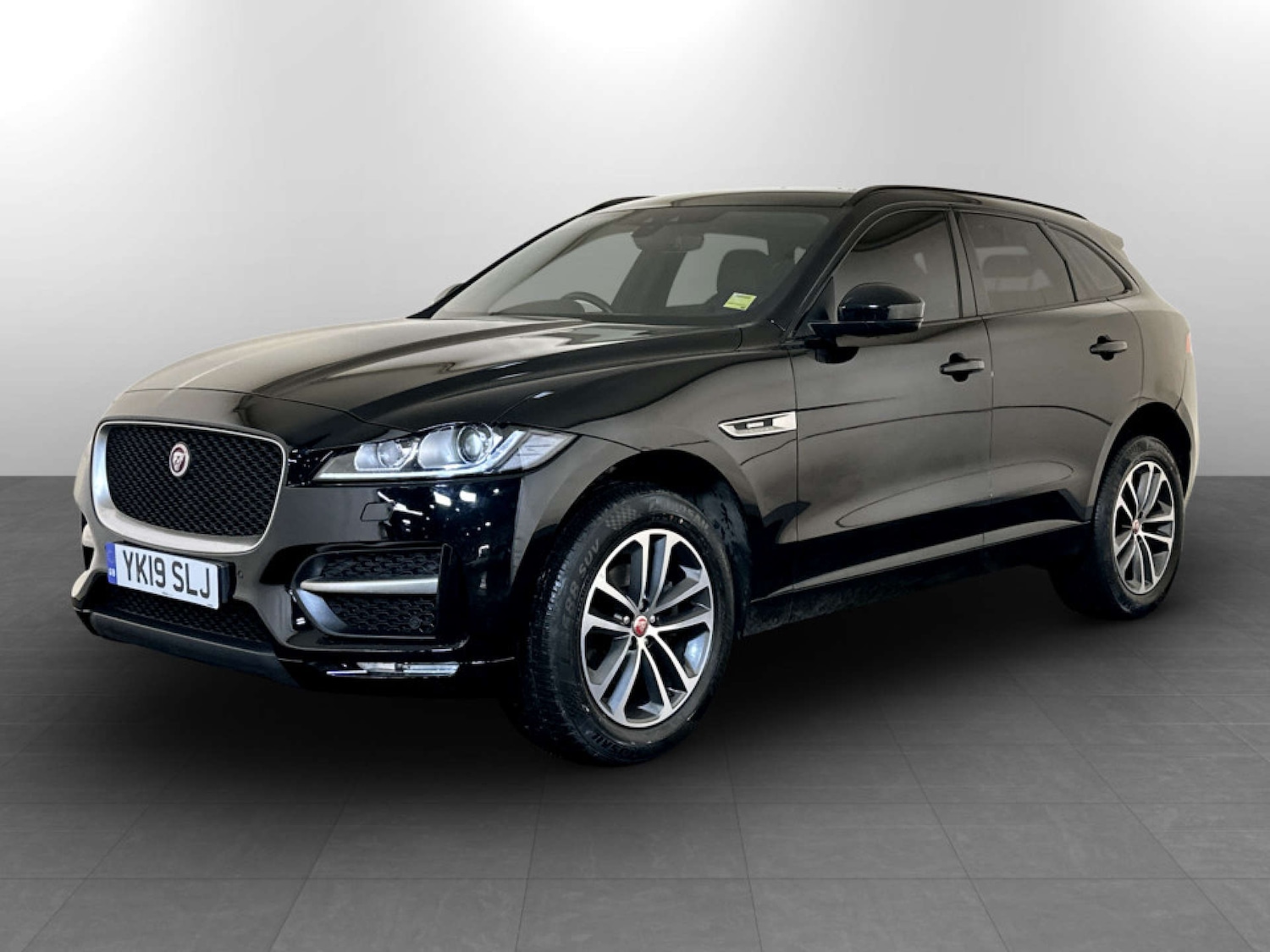 Used Jaguar F-Pace 2019 for sale - 77185216: Photo 6