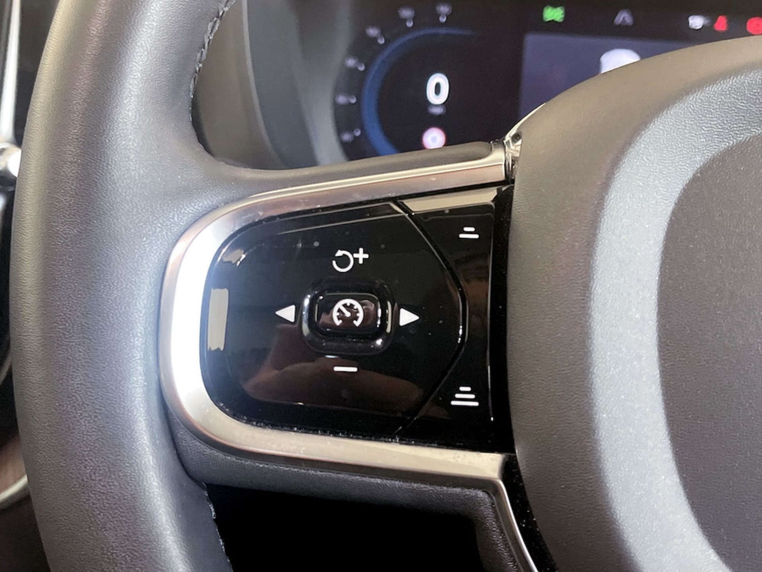 Used Volvo XC60 2023 for sale - 77693710: Photo 17