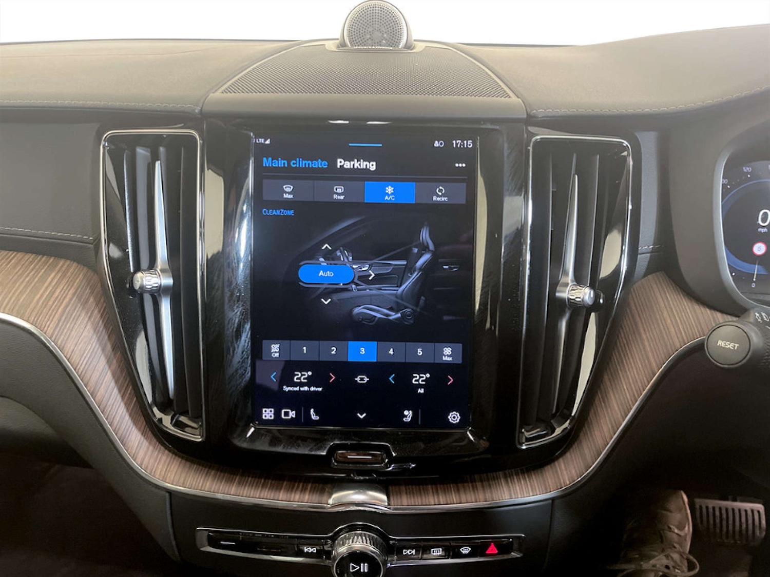 Used Volvo XC60 2023 for sale - 77693710: Photo 25