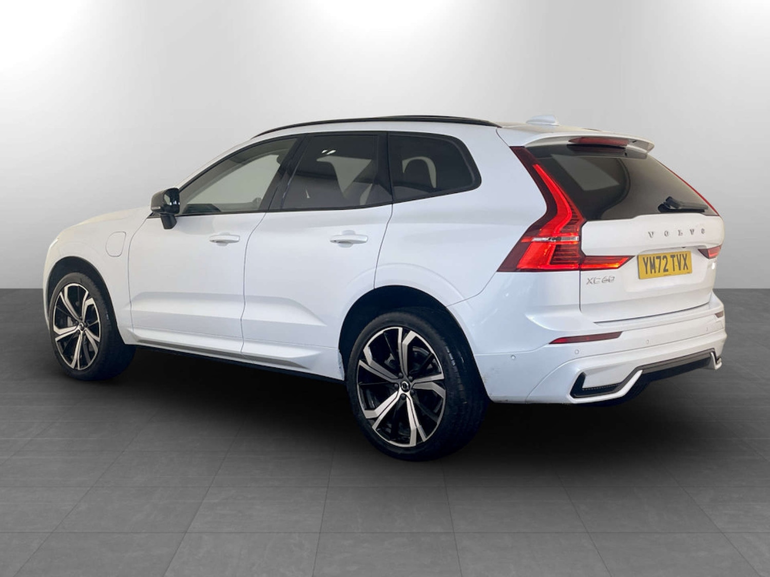 Used Volvo XC60 2023 for sale - 77693710: Photo 8